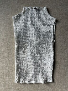 Zara White Sleeveless Crinkle Mock Neck Tank